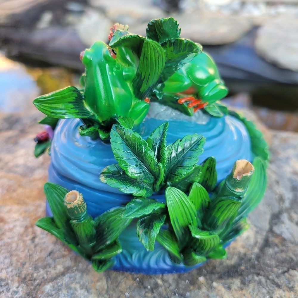 Frog Handpainted Trinket Box‎ - Picture 2 of 12
